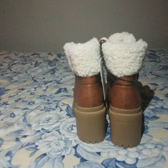 Universal Thread Boots - Picture 2 of 2